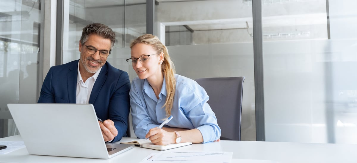 Trading-Mentor und Trainee bei der Chart-Analyse